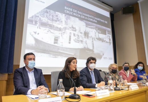 Inés Rey eloxia a eficiencia e humanidade do voluntariado da base da Cruz Vermella do Mar da Coruña